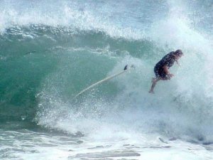 surf-pipeline-crash-1